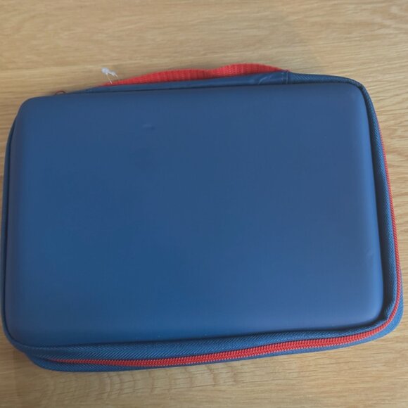 BAND-AID x THE MET Travel Case, Under the Wave Off Kanagawa - Picture 4 of 16